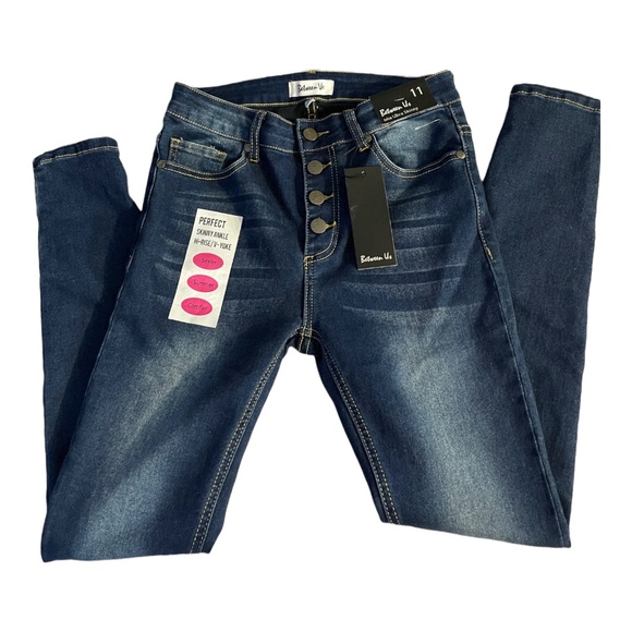 Between Us Jeans - Picture 1 of 2